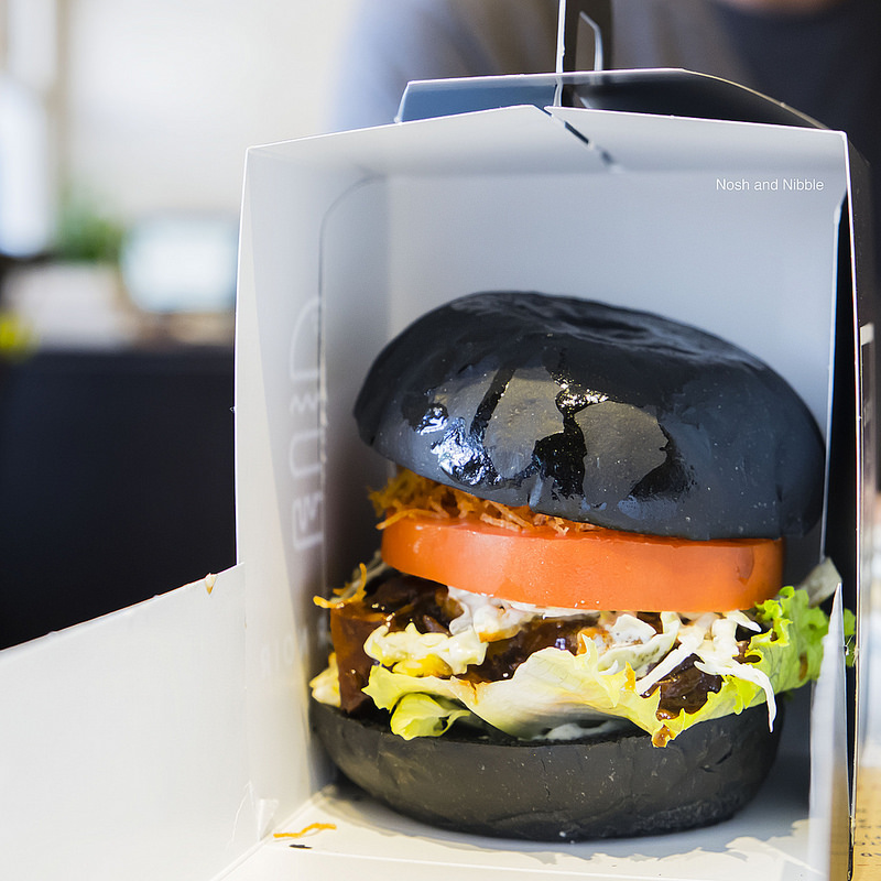 drews-catering-burger-noir