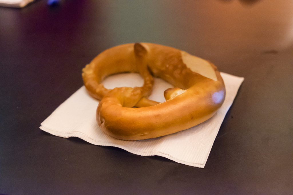 vancouver-christmas-market-2017-pretzel