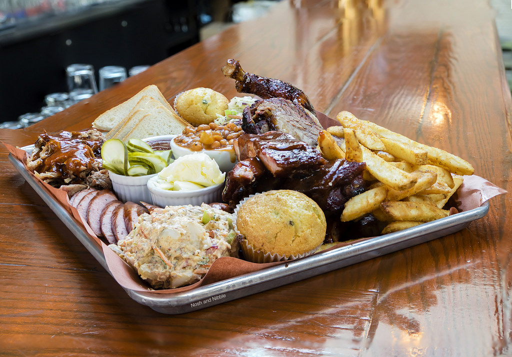 smoke-and-bones-barbeque-platter