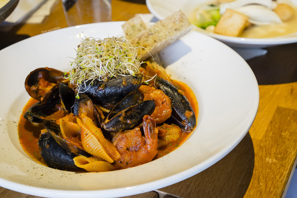 kosoo-tomato-mussel-stew