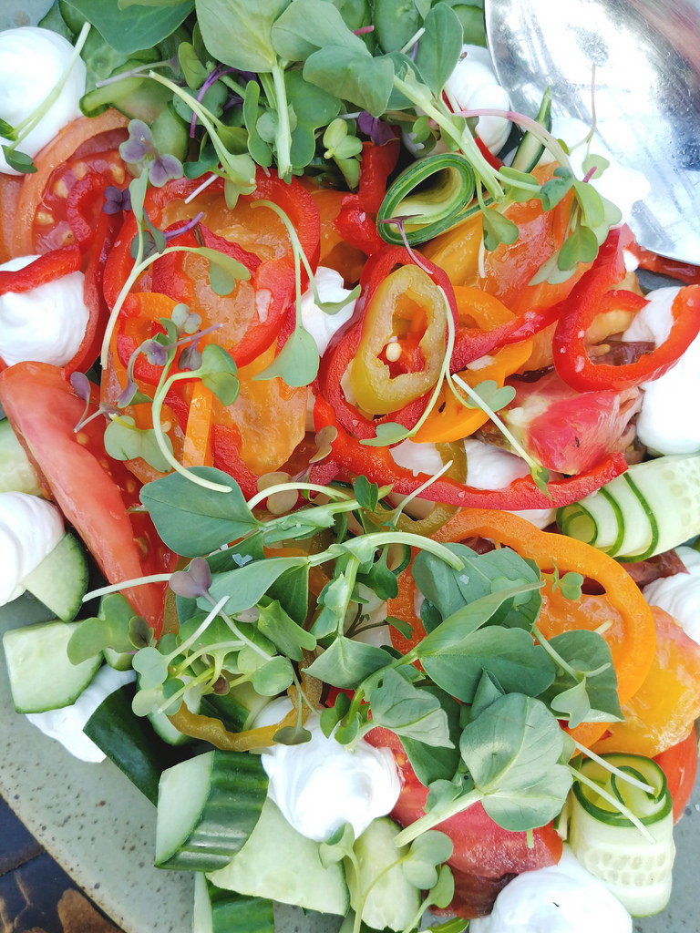 bc-greenhouse-longtable-dinner-tomato-salad