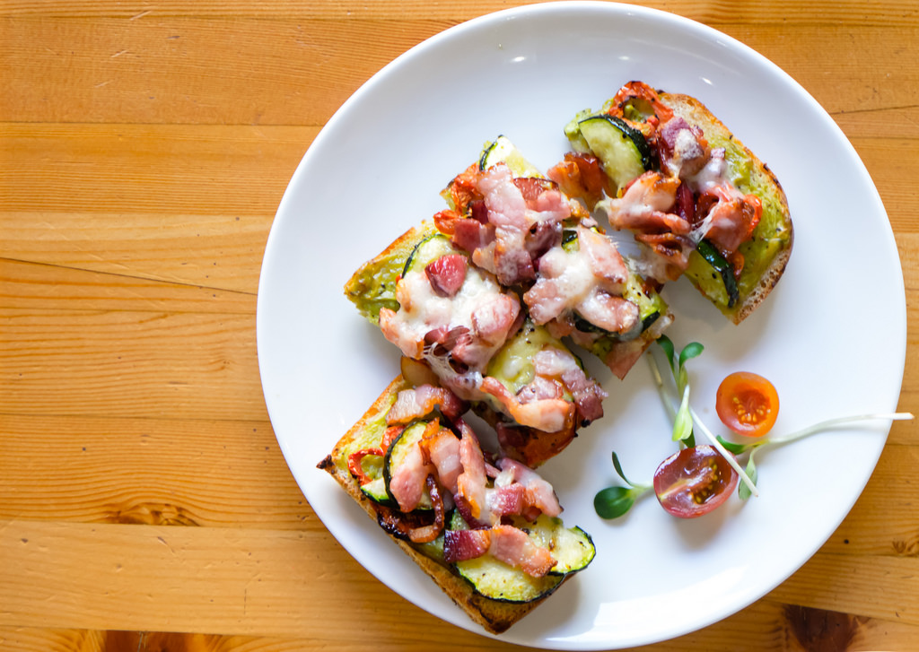 rocky-mountain-flatbread-bacon-avocado-sandwich