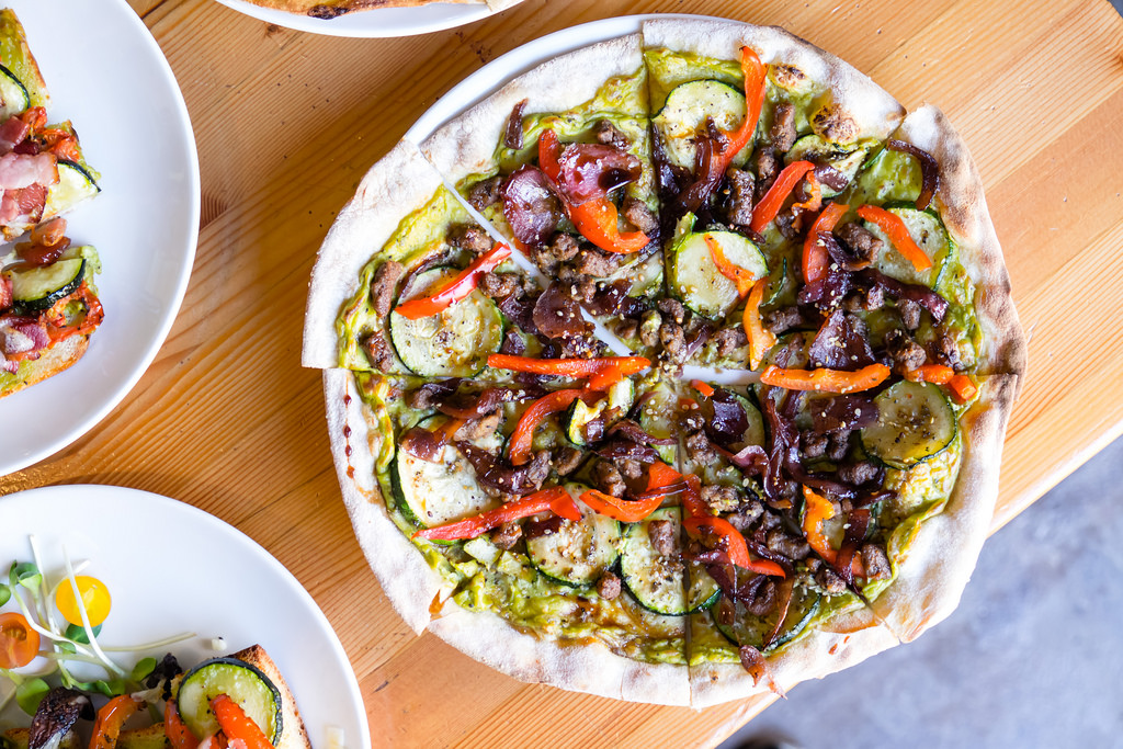 rocky-mountain-flatbread-beyond-avocado-vegan-pizza