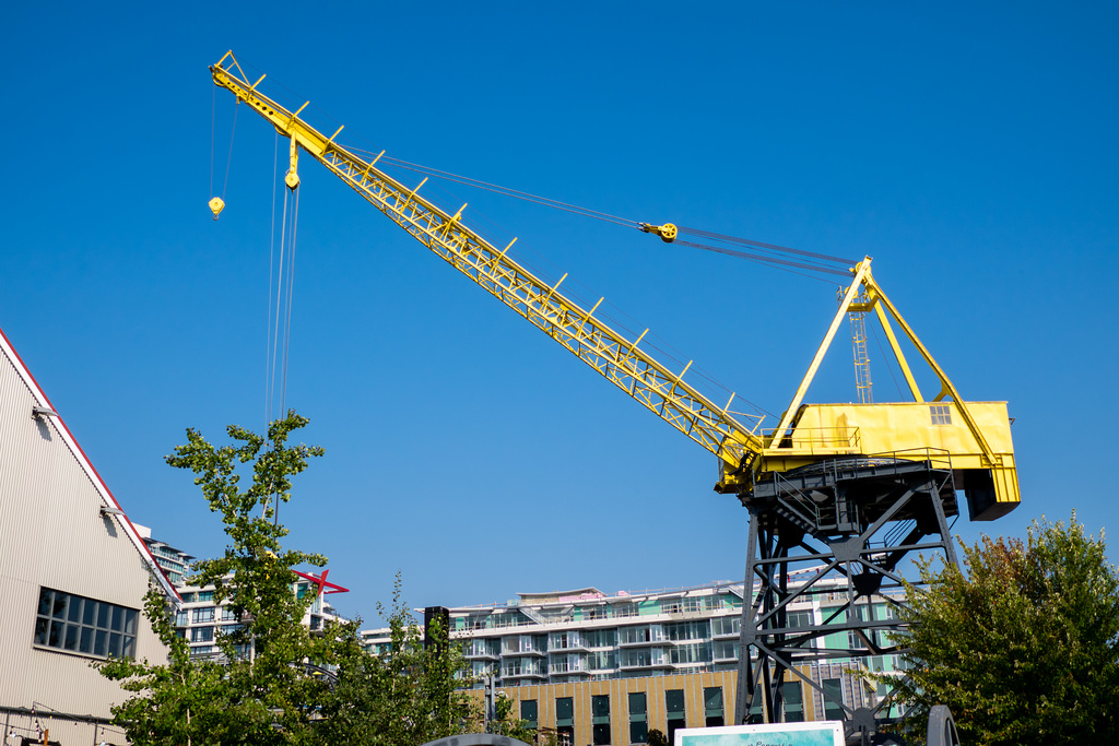 shipyards-night-market-crane