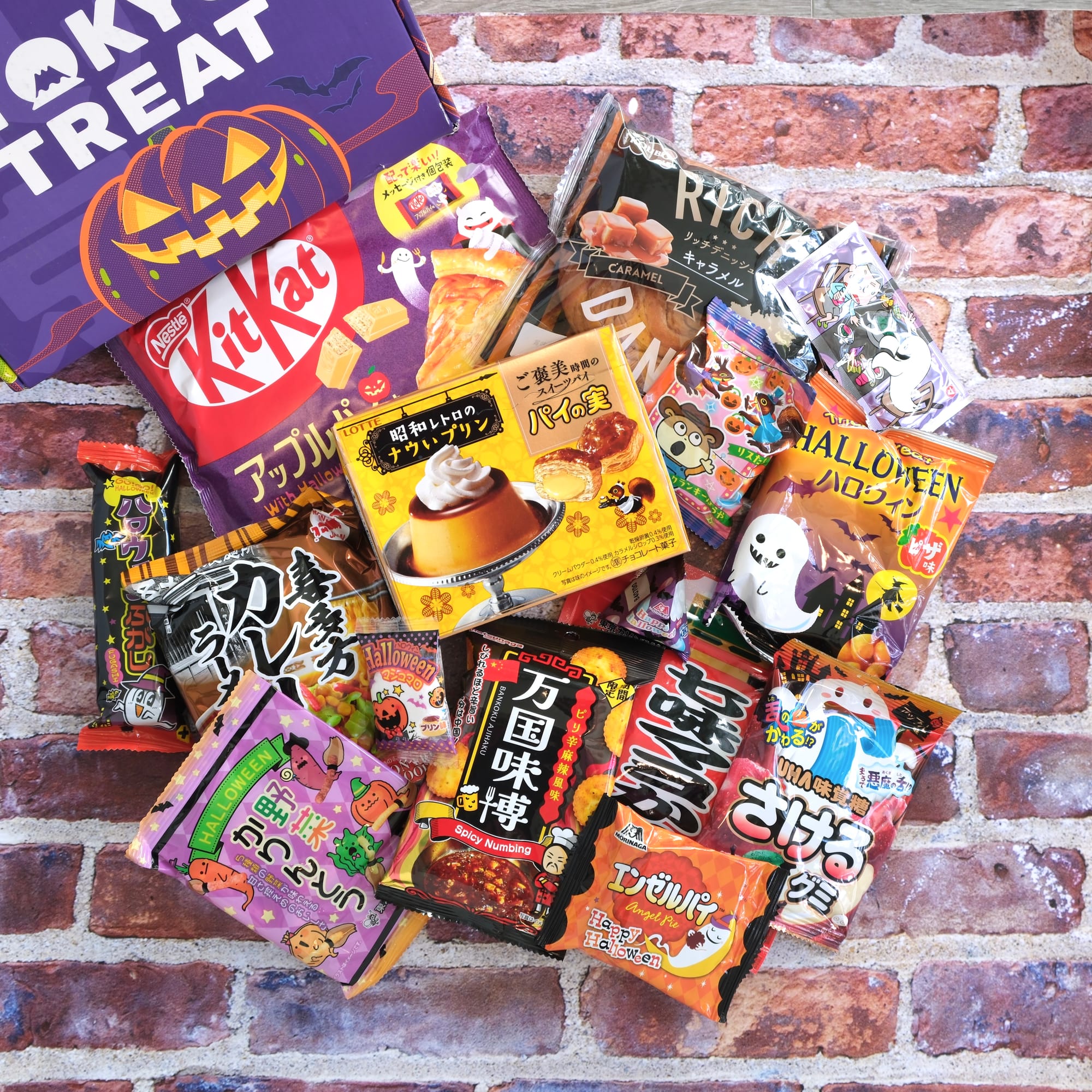 TokyoTreat Subscription Box - Opening the Box