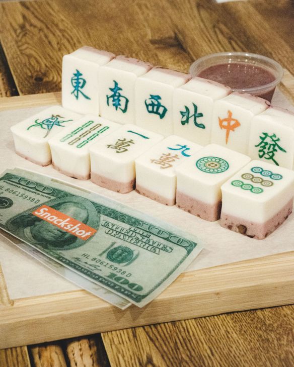 Snackshot – Edible Mahjong Tiles and Paper Bills in Vancouver [REVIEW]
